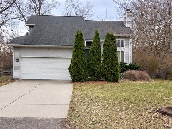 288 E Grand Traverse Street, Commerce Twp, MI 48382