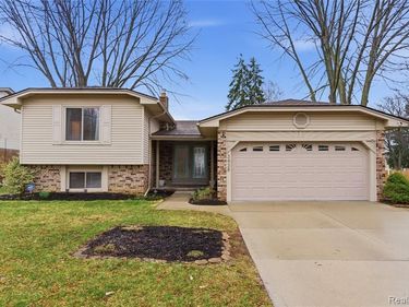 3438 Harmony Drive, Troy, MI 48083