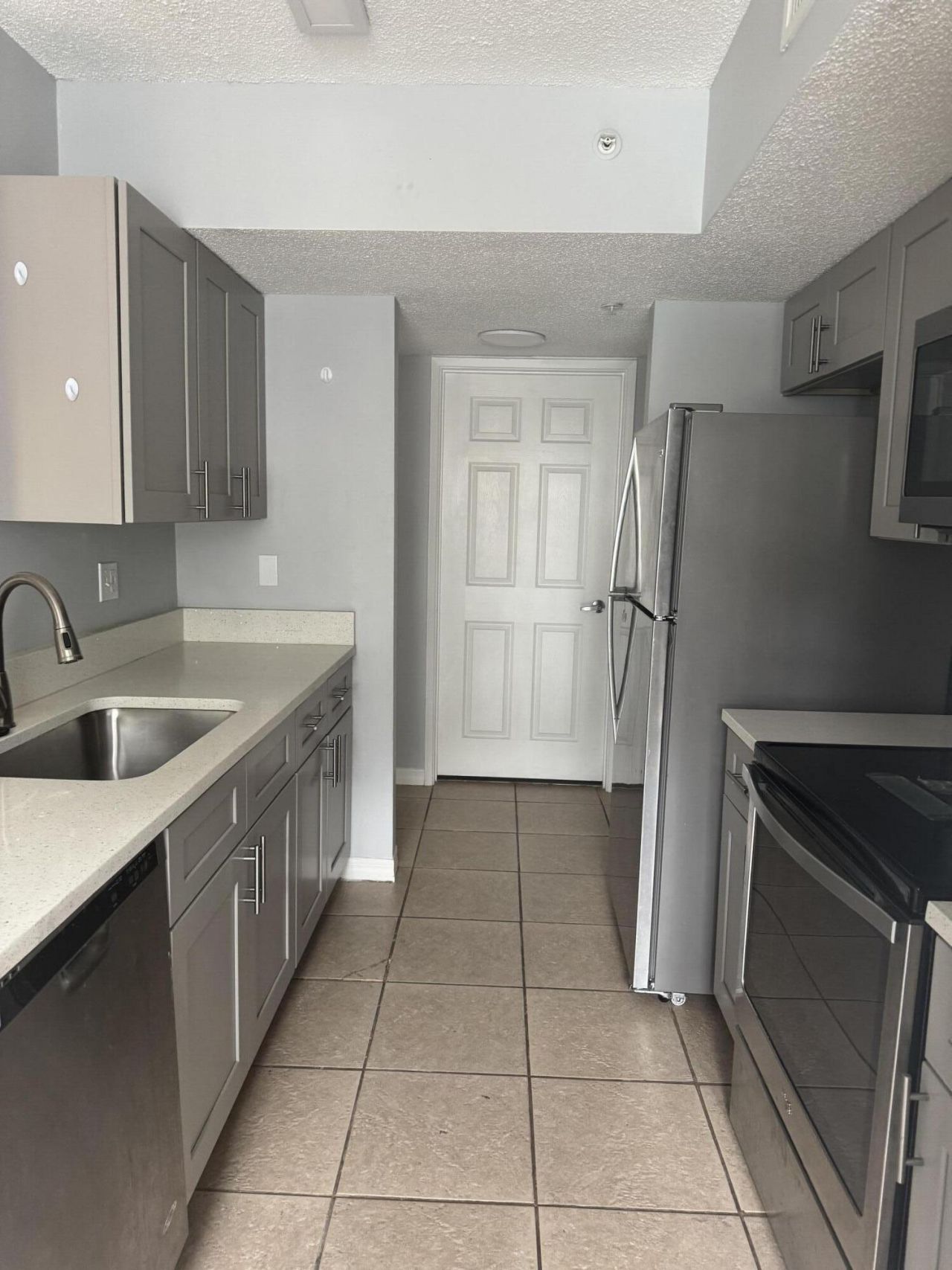 1670 N 42nd Circle, Unit 105, Vero Beach, FL 32967 Main Photo