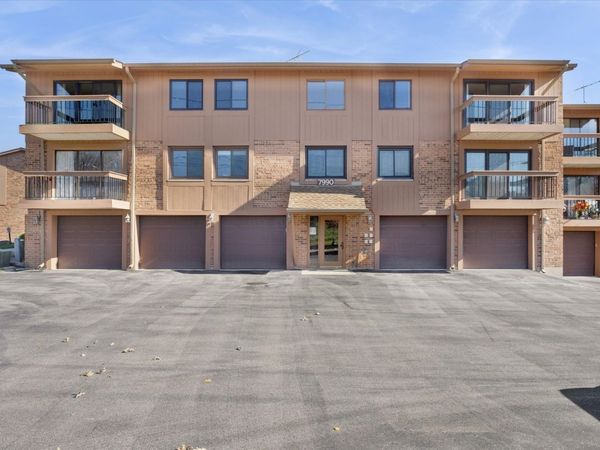 7990 Garfield Avenue , Unit 14-3, Burr Ridge, IL 60527