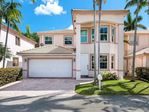 208 SE 15th St, Dania Beach, FL 33004