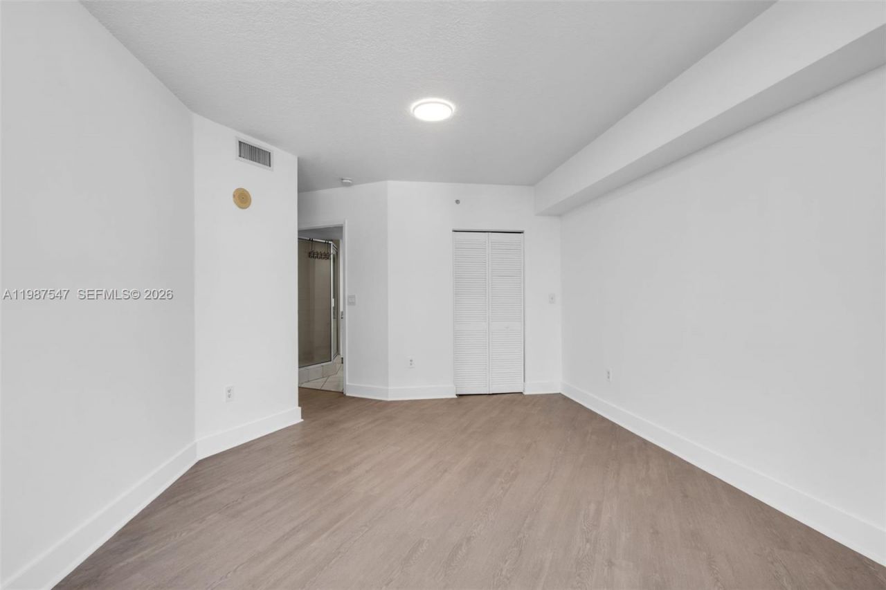 1881 79th St Cswy , Unit 705, North Bay Village, FL 33141 Photo