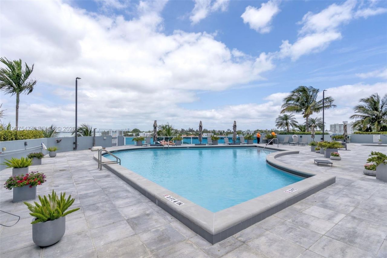 1881 79th St Cswy , Unit 705, North Bay Village, FL 33141 Photo