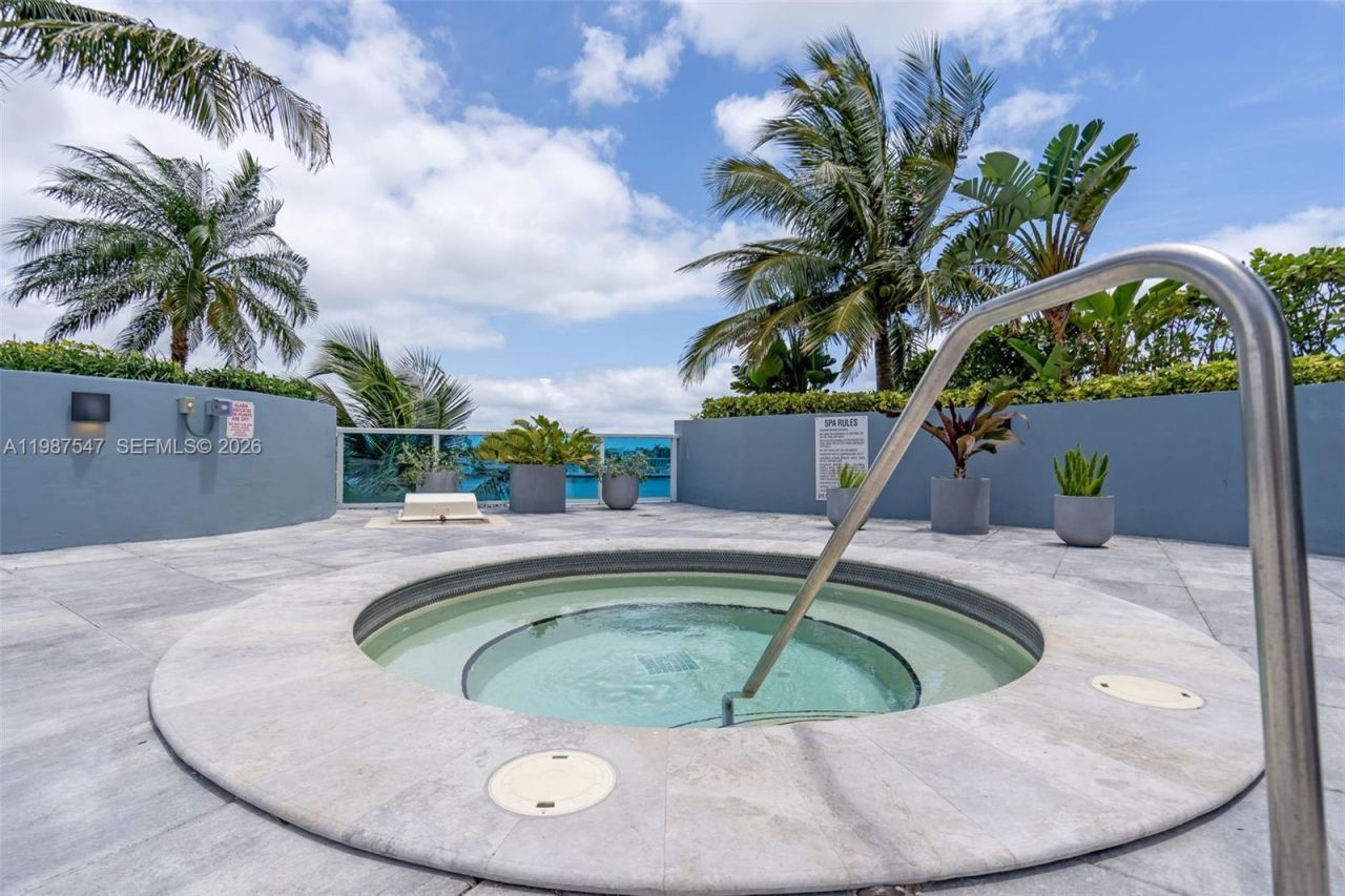 1881 79th St Cswy , Unit 705, North Bay Village, FL 33141 Photo