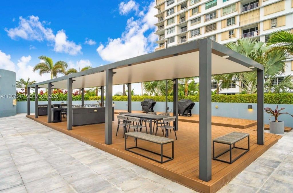 1881 79th St Cswy , Unit 705, North Bay Village, FL 33141 Photo