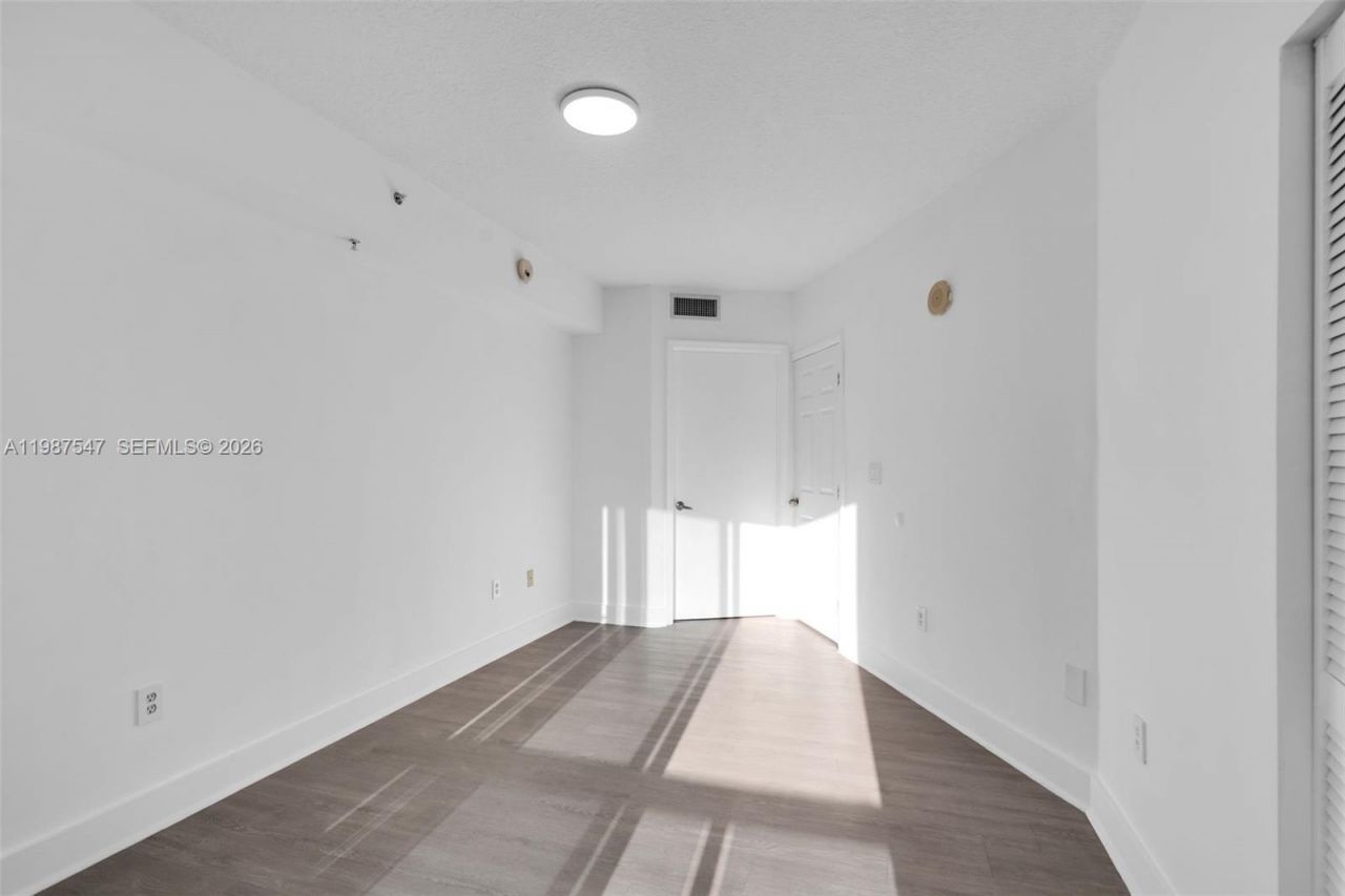 1881 79th St Cswy , Unit 705, North Bay Village, FL 33141 Photo