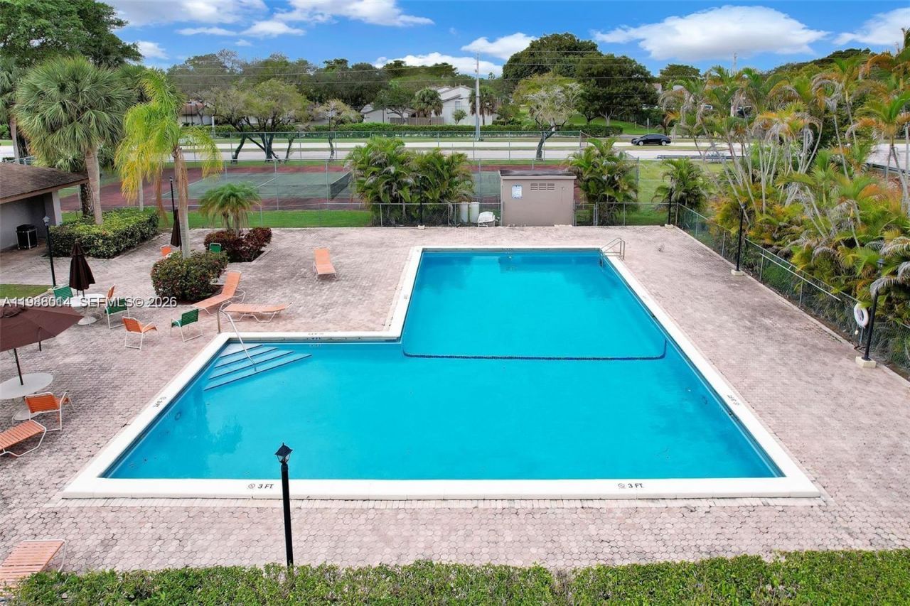 10825 SW 112 Av, Unit 6-215, Miami, FL 33176 Photo