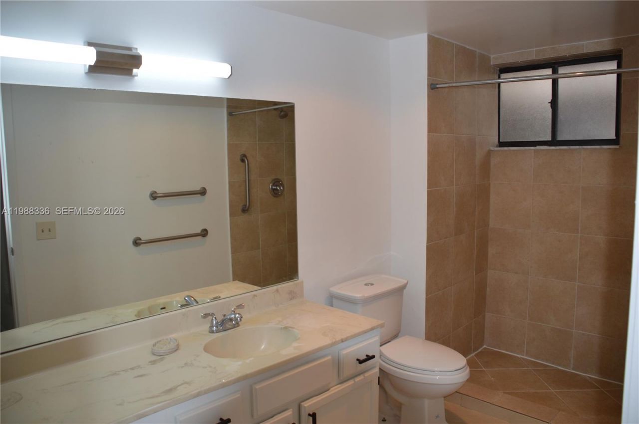 461 Ives Dairy Rd , Unit 404-2, Miami, FL 33179 Photo