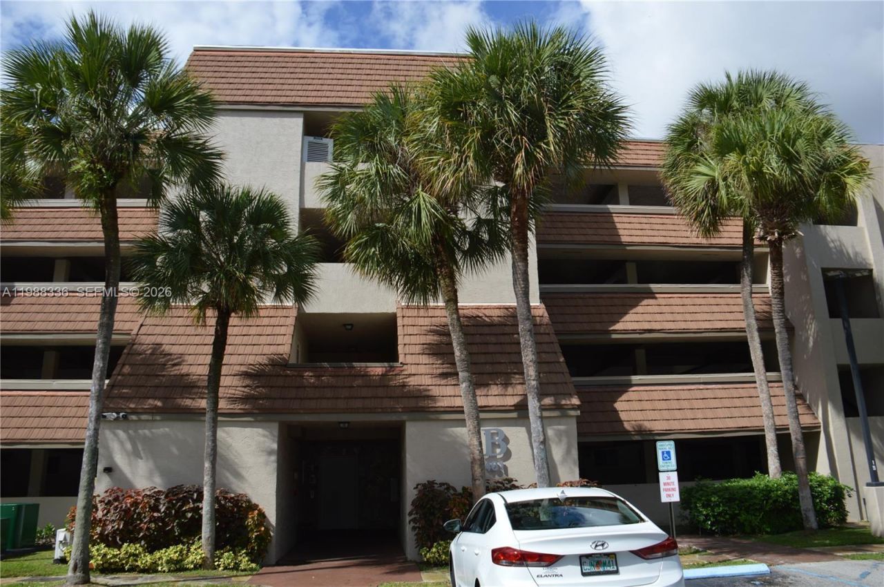 461 Ives Dairy Rd , Unit 404-2, Miami, FL 33179 Photo