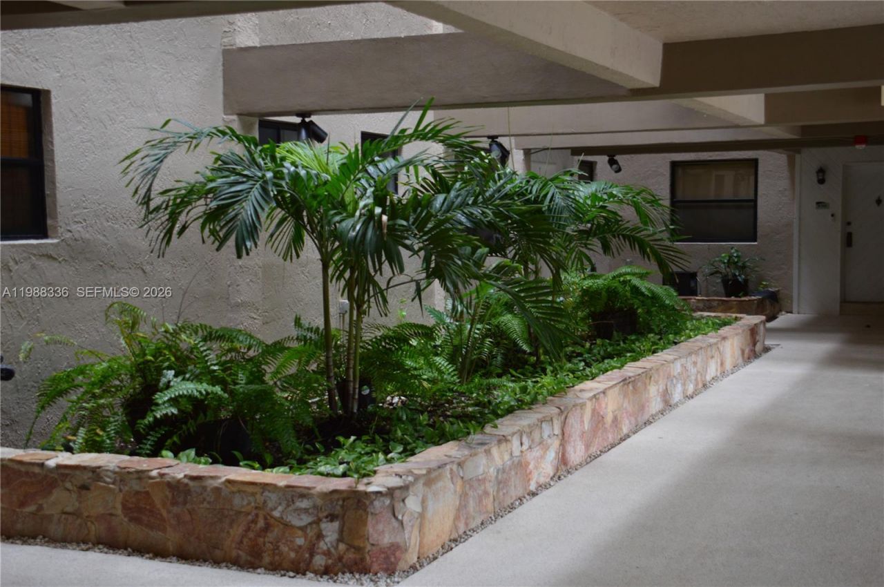 461 Ives Dairy Rd , Unit 404-2, Miami, FL 33179 Photo