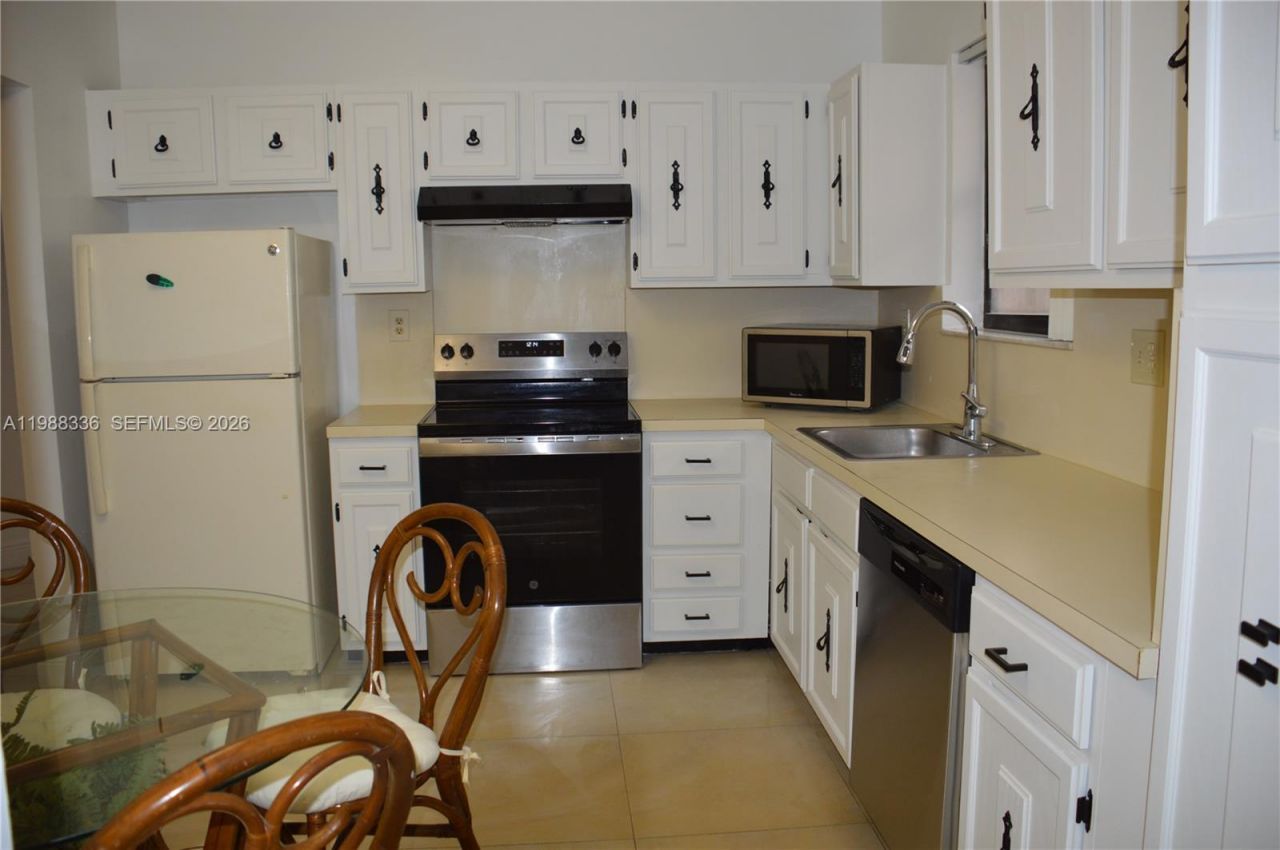 461 Ives Dairy Rd , Unit 404-2, Miami, FL 33179 Photo