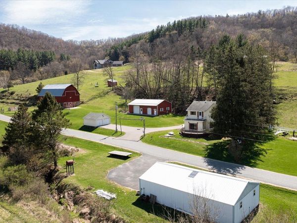 S921 Sveum Ridge ROAD, Coon Valley, WI 54623