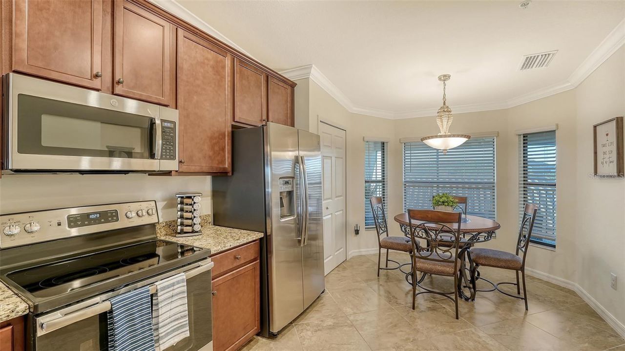 5537 Palmer Circle, Unit 201, Bradenton, FL 34211 Photo