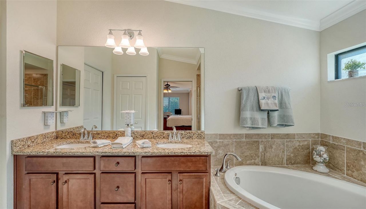 5537 Palmer Circle, Unit 201, Bradenton, FL 34211 Photo