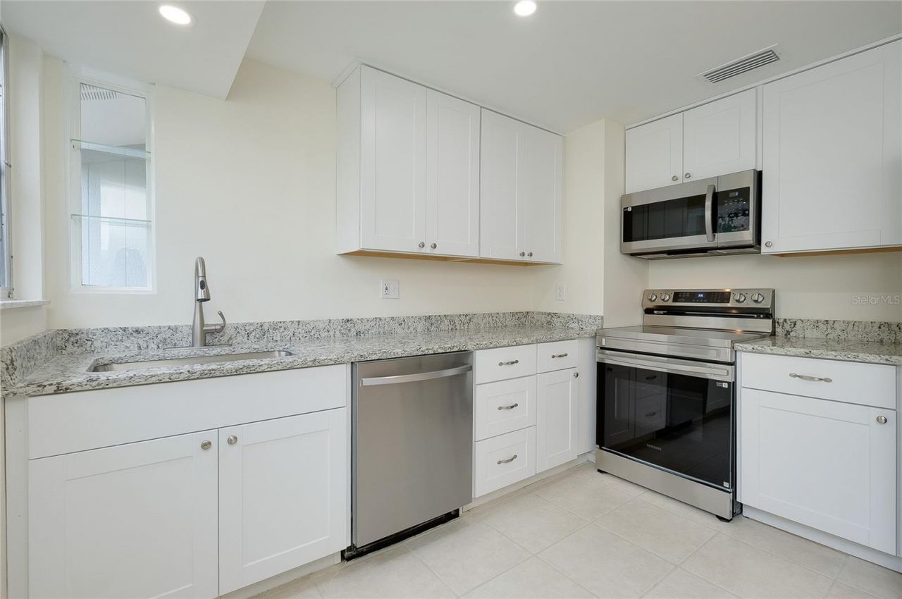 470 Artists Avenue , Englewood, FL 34223 Photo