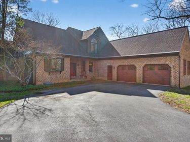 210 KELLY LANE , YORK, PA 17406