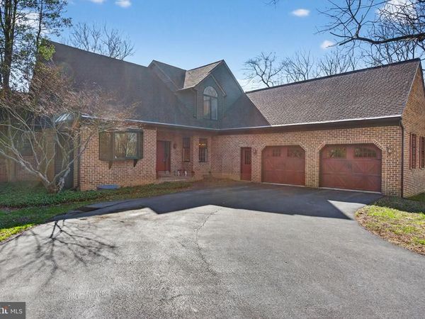 210 KELLY LANE , YORK, PA 17406