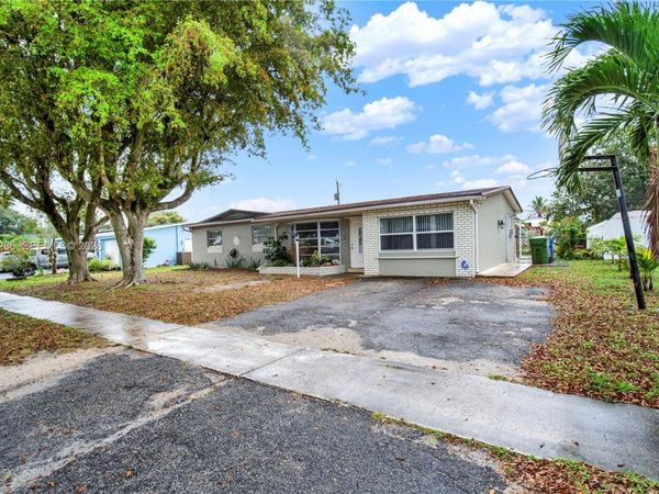 7320 NW 2nd St , Pembroke Pines, FL 33024