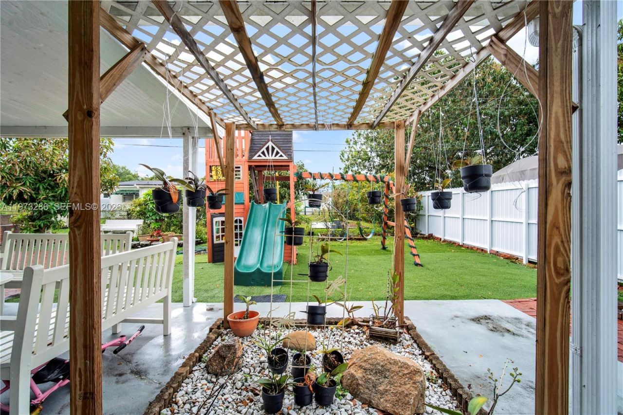 7320 NW 2nd St , Pembroke Pines, FL 33024 Photo