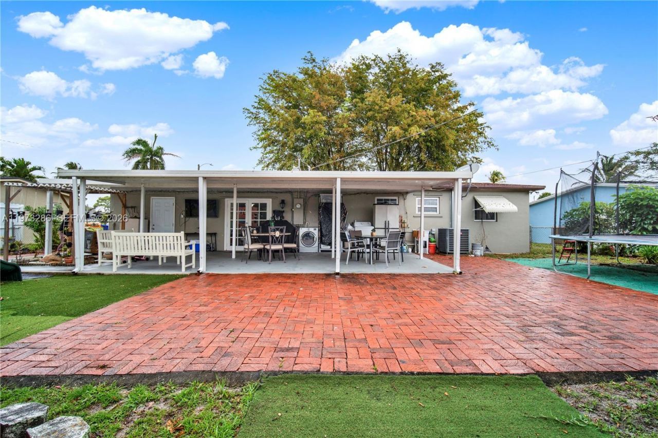 7320 NW 2nd St , Pembroke Pines, FL 33024 Photo