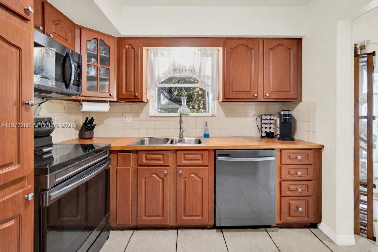 7320 NW 2nd St , Pembroke Pines, FL 33024 Photo