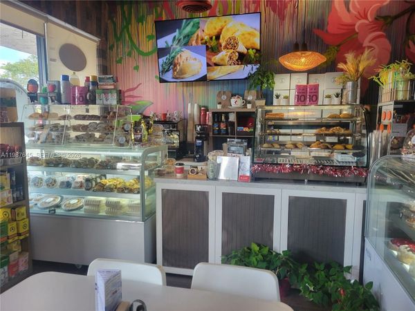 2568 NE MIAMI GARDENS , Aventura, FL 33180