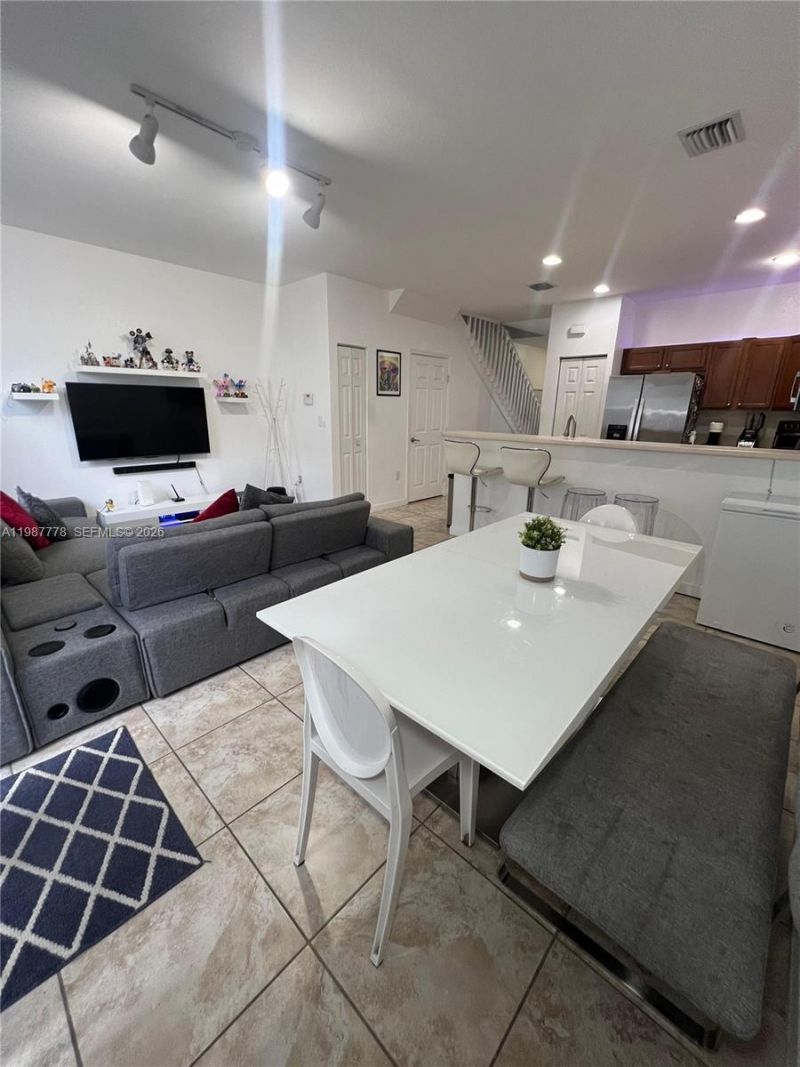 8925 W 35th Ct , Unit 8925, Hialeah, FL 33018 Photo