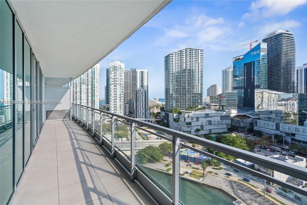 92 SW 3rd St, Unit 4702, Miami, FL 33130 Photo