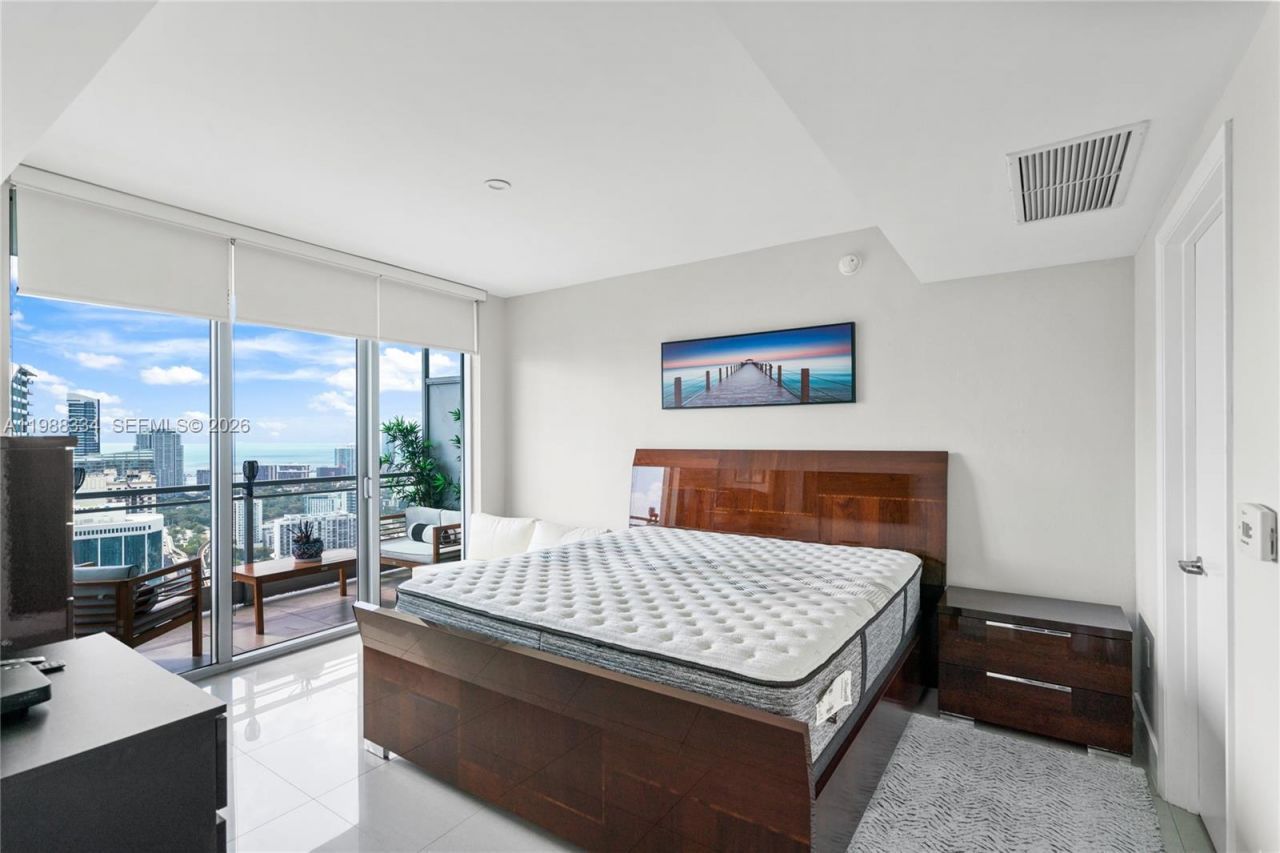 92 SW 3rd St, Unit 4702, Miami, FL 33130 Photo