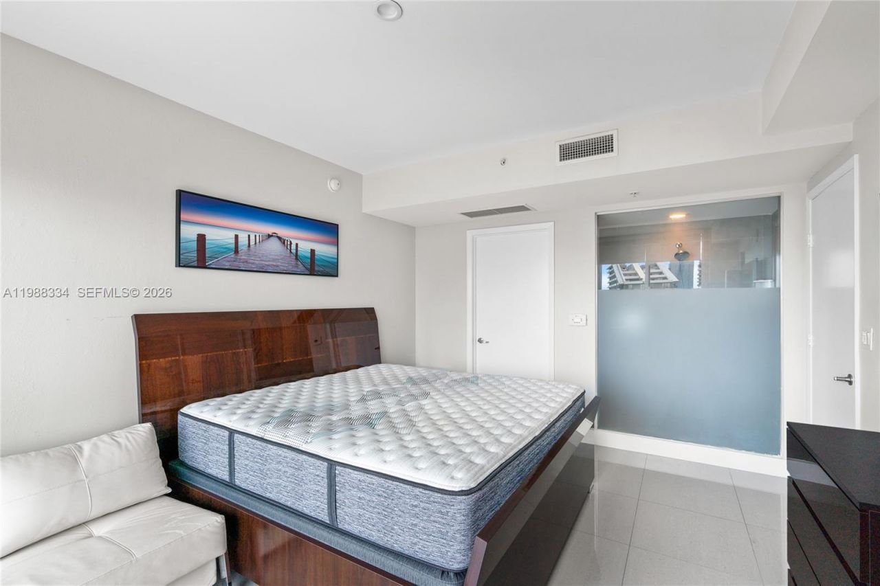 92 SW 3rd St, Unit 4702, Miami, FL 33130 Photo