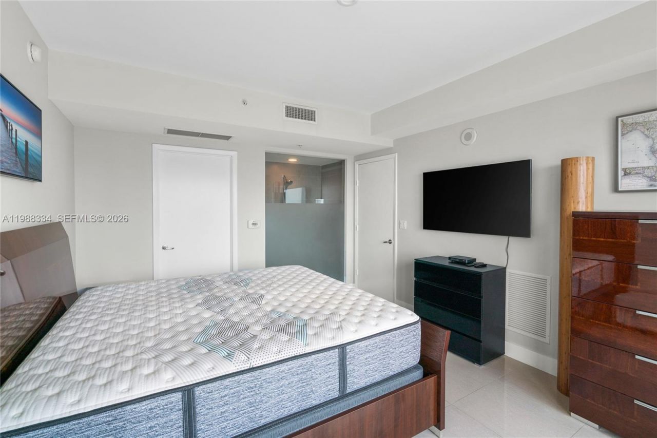 92 SW 3rd St, Unit 4702, Miami, FL 33130 Photo