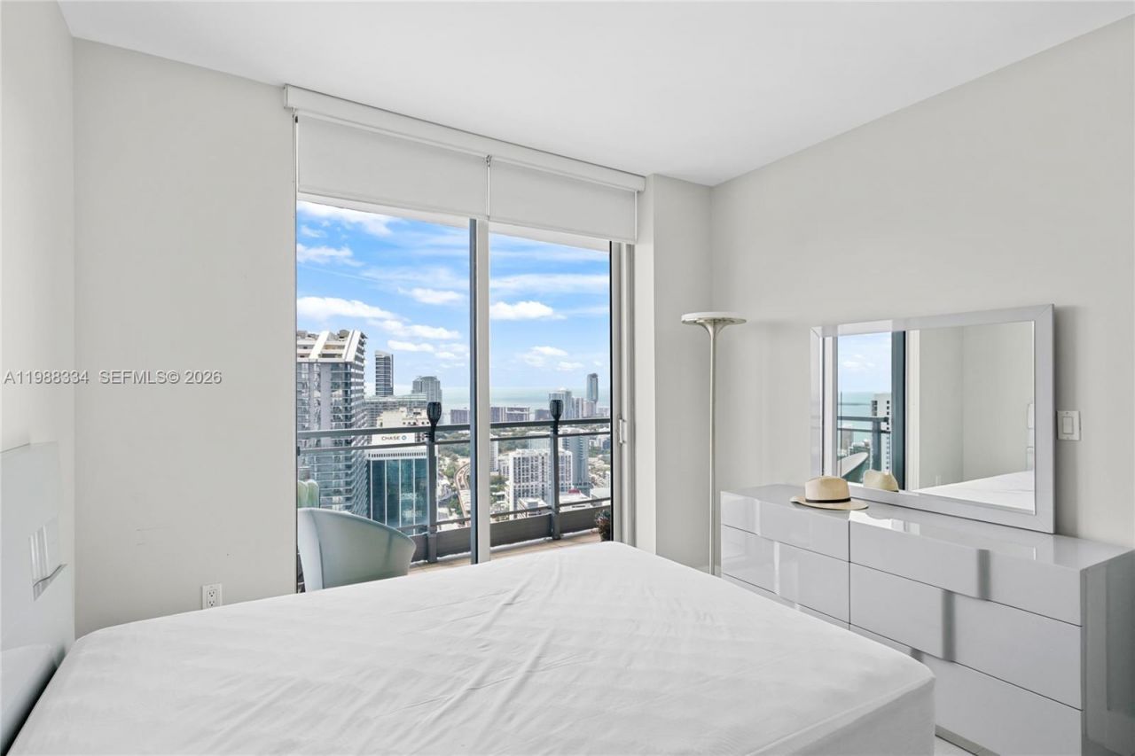 92 SW 3rd St, Unit 4702, Miami, FL 33130 Photo