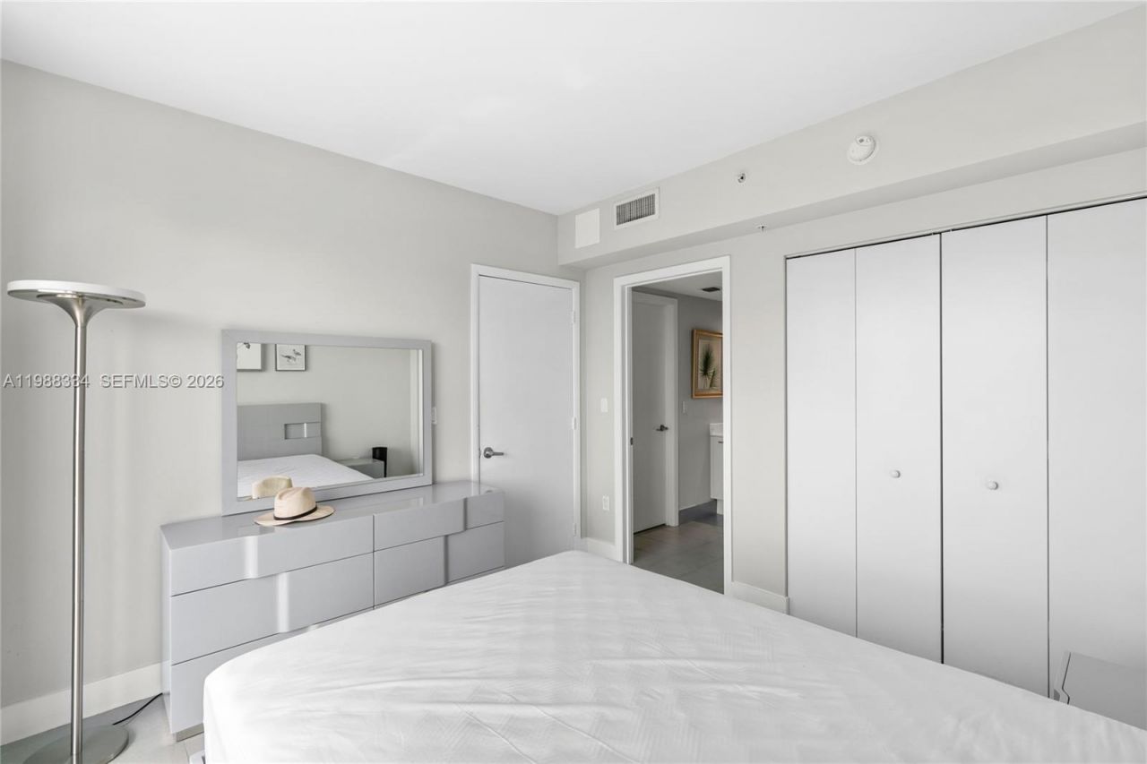 92 SW 3rd St, Unit 4702, Miami, FL 33130 Photo