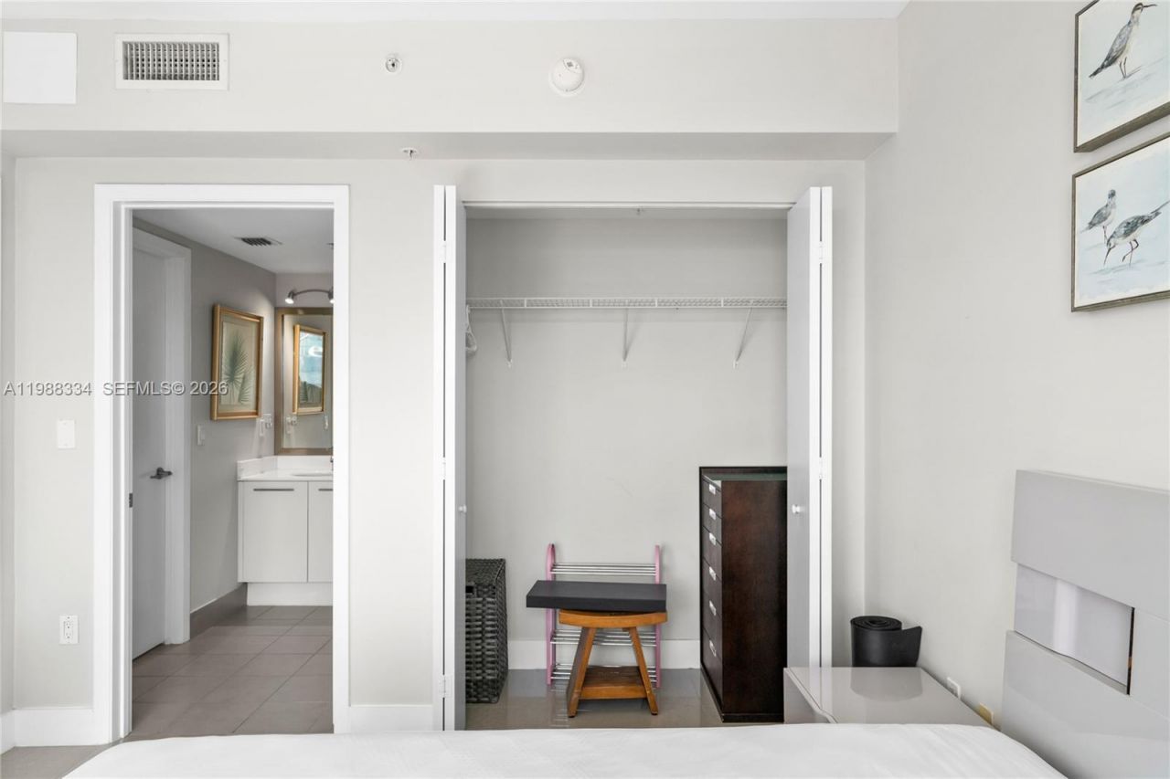 92 SW 3rd St, Unit 4702, Miami, FL 33130 Photo