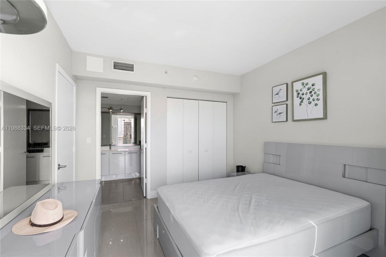 92 SW 3rd St, Unit 4702, Miami, FL 33130 Photo