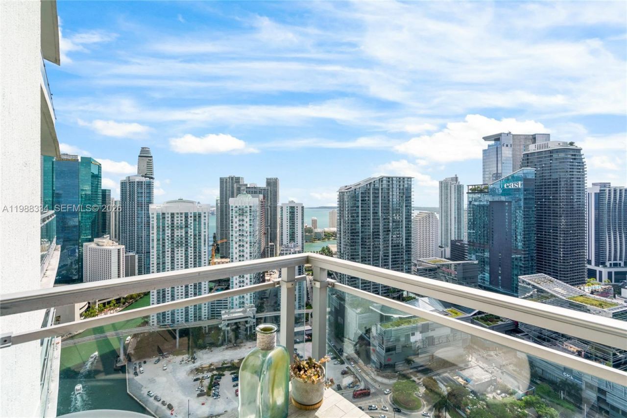 92 SW 3rd St, Unit 4702, Miami, FL 33130 Photo