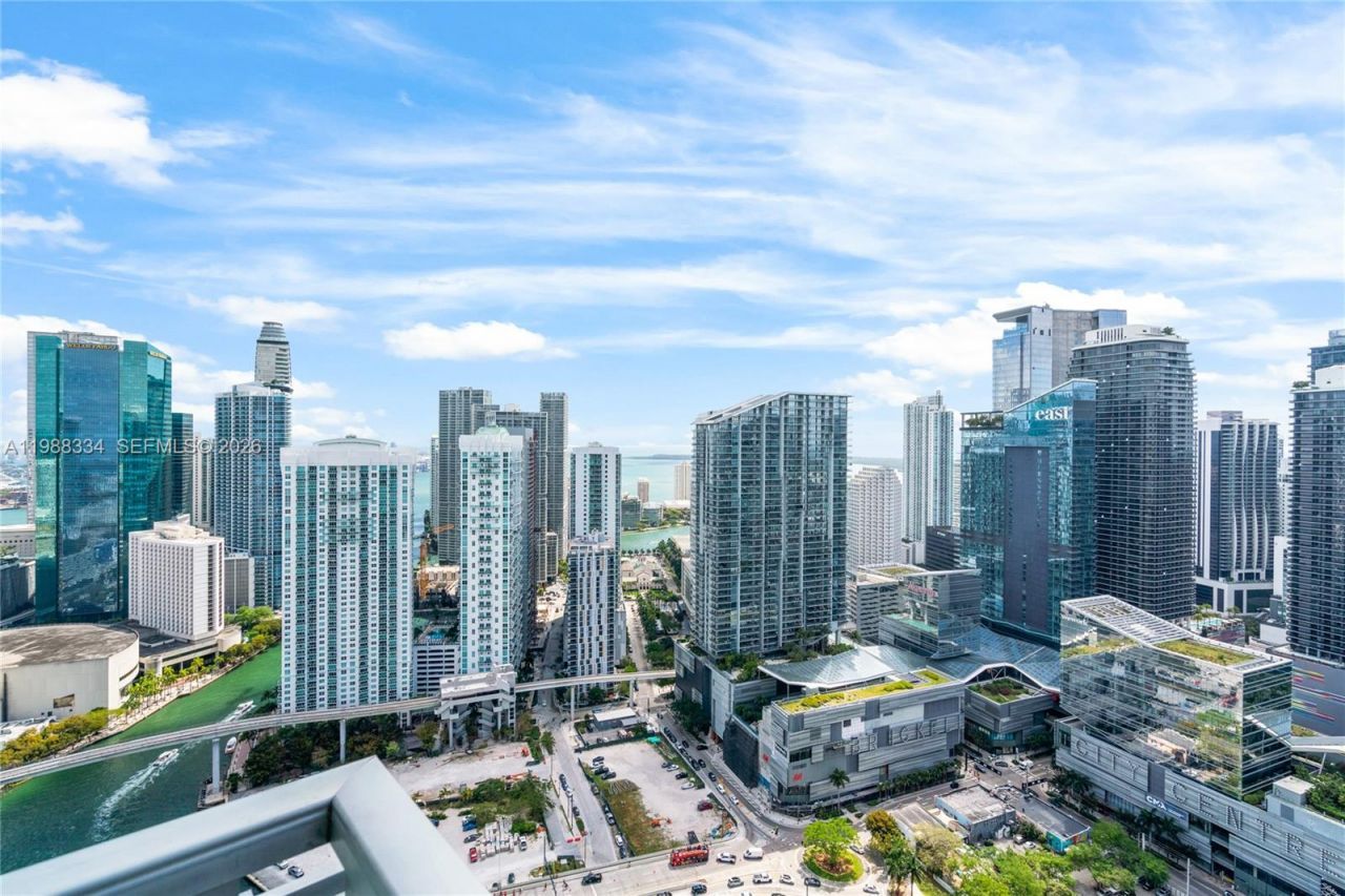 92 SW 3rd St, Unit 4702, Miami, FL 33130 Photo