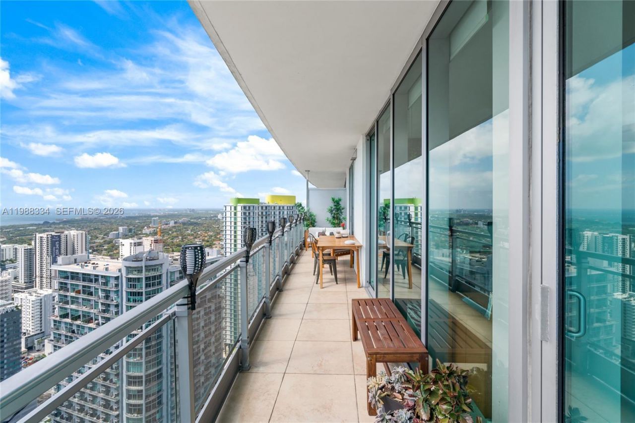 92 SW 3rd St, Unit 4702, Miami, FL 33130 Photo
