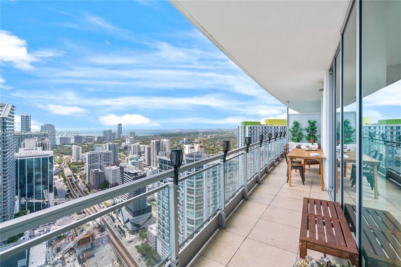 92 SW 3rd St, Unit 4702, Miami, FL 33130 Photo