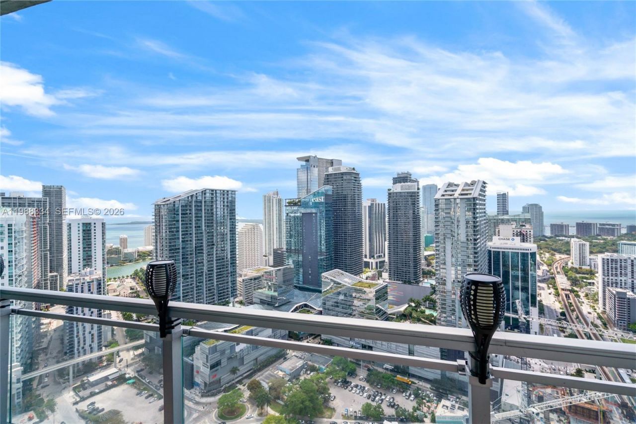 92 SW 3rd St, Unit 4702, Miami, FL 33130 Photo