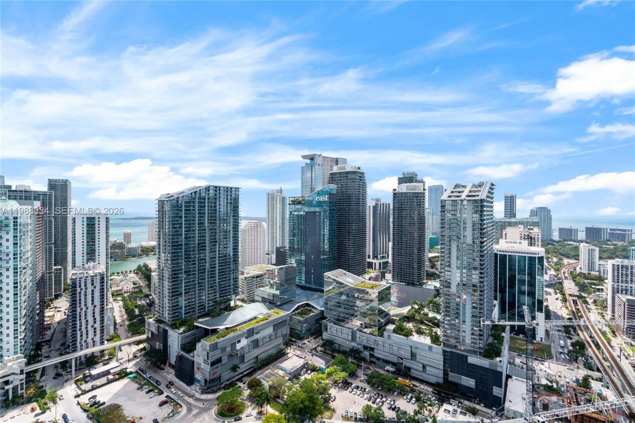 92 SW 3rd St, Unit 4702, Miami, FL 33130 Photo