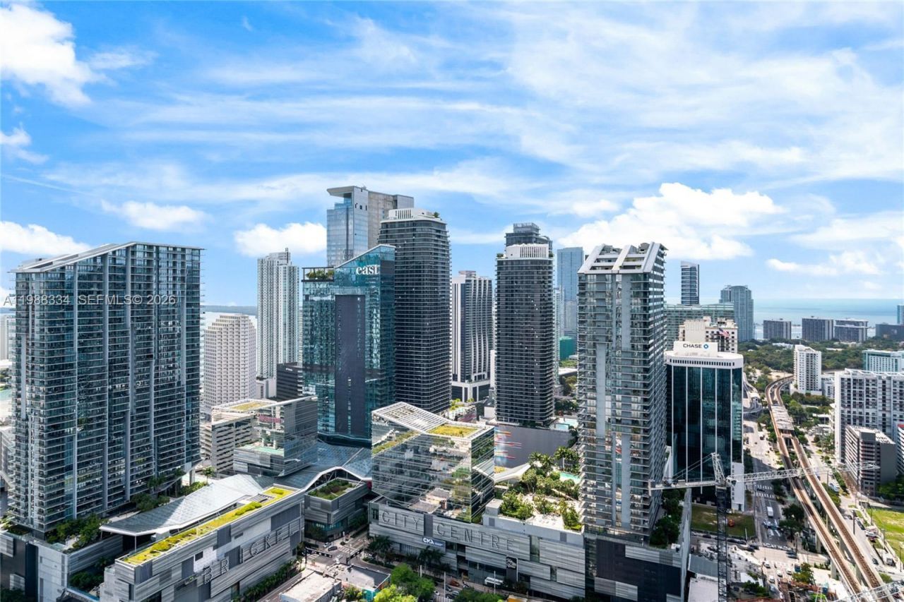 92 SW 3rd St, Unit 4702, Miami, FL 33130 Photo