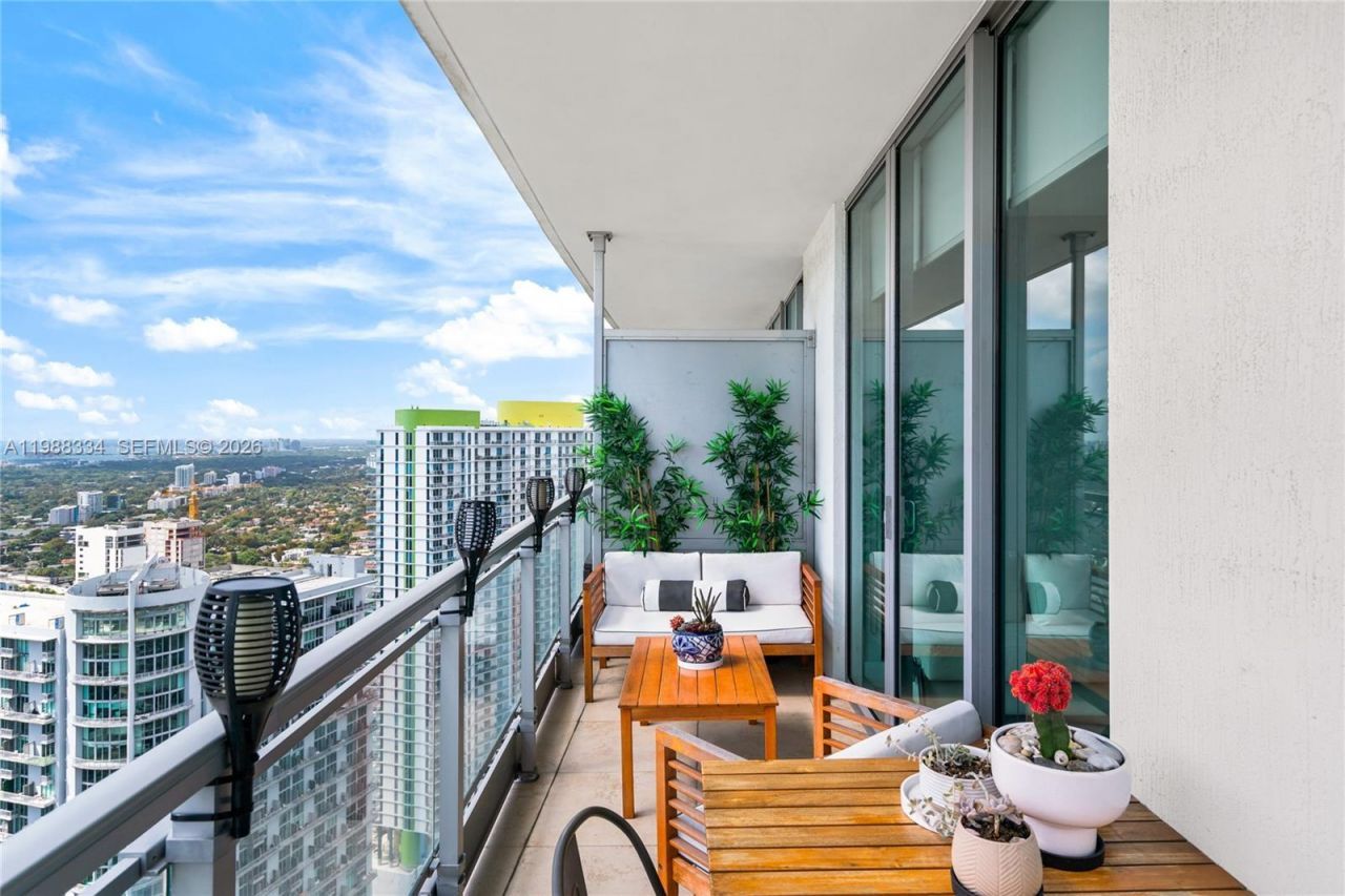 92 SW 3rd St, Unit 4702, Miami, FL 33130 Photo