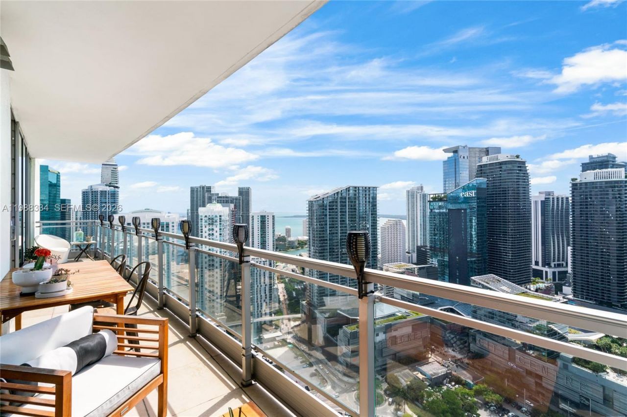 92 SW 3rd St, Unit 4702, Miami, FL 33130 Photo