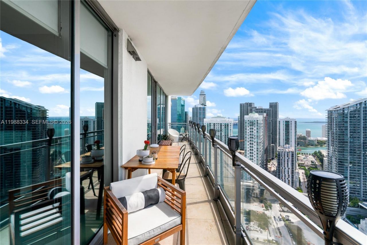 92 SW 3rd St, Unit 4702, Miami, FL 33130 Photo