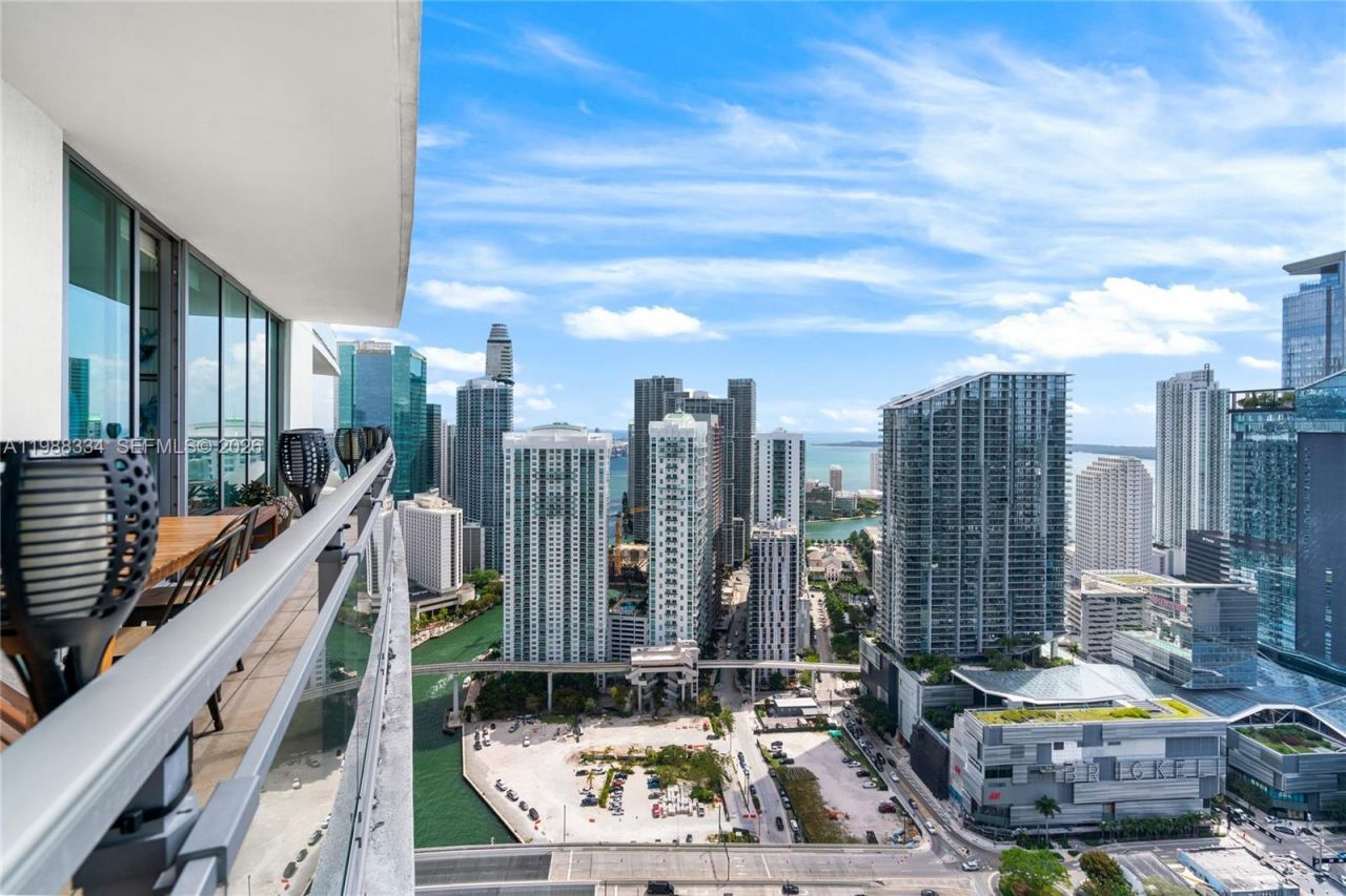 92 SW 3rd St, Unit 4702, Miami, FL 33130 Photo