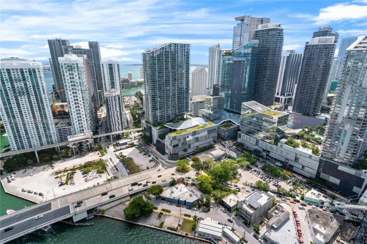 92 SW 3rd St, Unit 4702, Miami, FL 33130 Photo