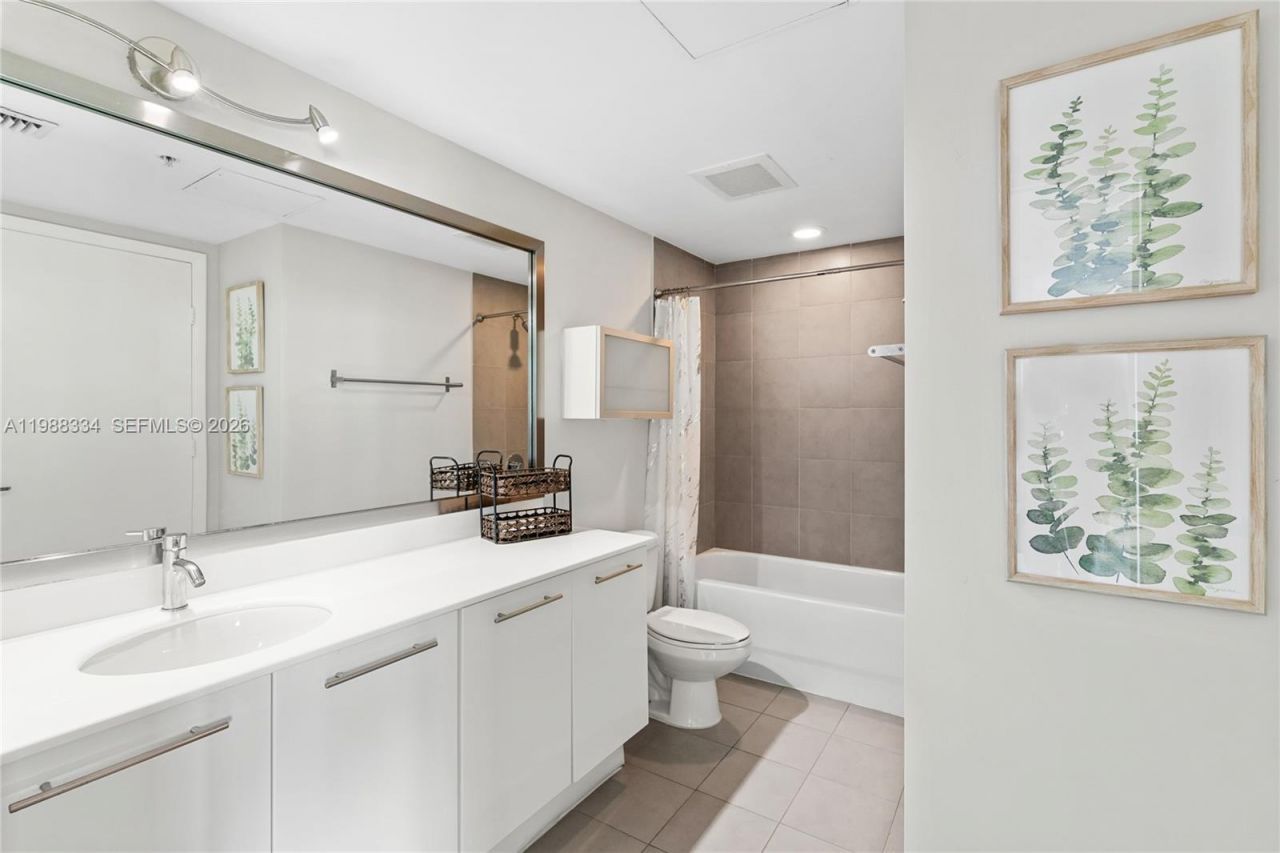 92 SW 3rd St, Unit 4702, Miami, FL 33130 Photo