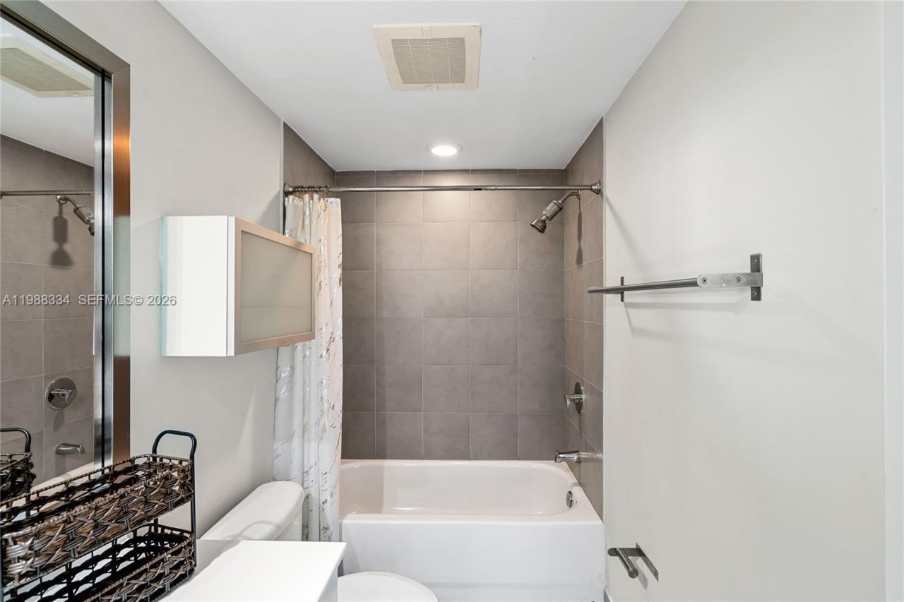 92 SW 3rd St, Unit 4702, Miami, FL 33130 Photo