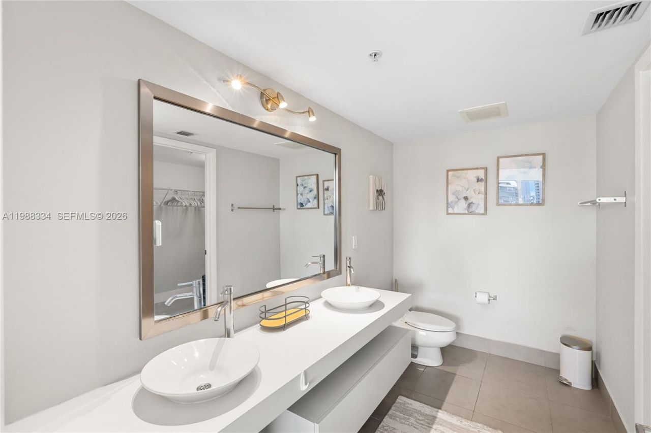 92 SW 3rd St, Unit 4702, Miami, FL 33130 Photo